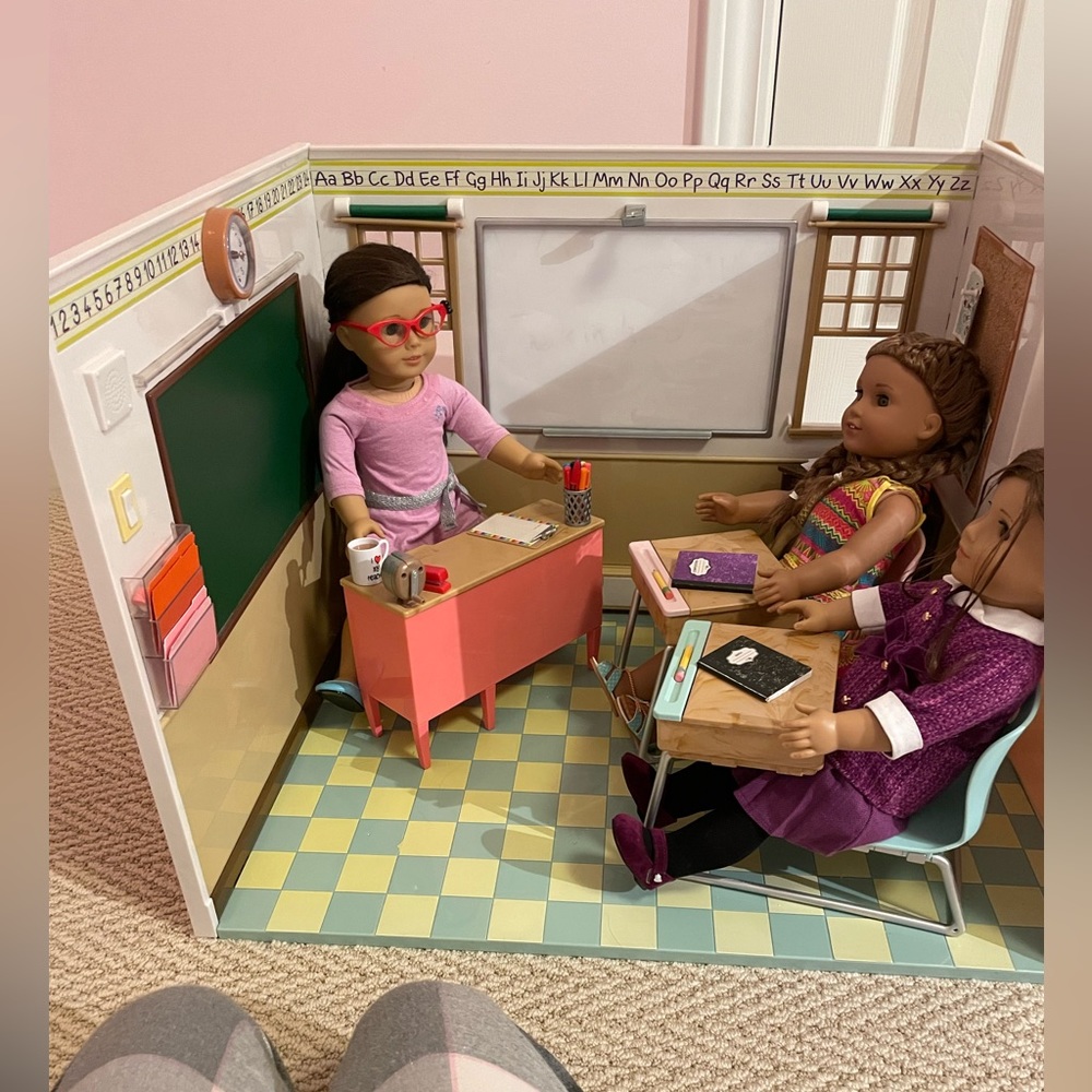Our Generation- Awesome Academy School Set- Playset, Dolls and School House